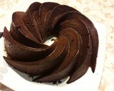Foto langkah ke 7 dari resep Chocolate Bundt Cake with icing chocolate and topping almond.