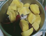 Foto langkah ke 3 dari resep Stik Ubi Buah Bit.