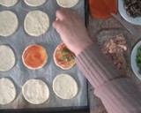 Foto del paso 4 de la receta: Mini pizza de atún con champiñones/ comida de Marruecos