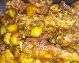 A picture of step 4 of Chicken and potatoes mixed.
