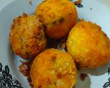 Foto langkah ke 3 dari resep Arancini olahan sisa nasi kemarin.
