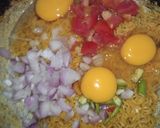 चीजी मैगी ऑमलेट (cheesy maggi omellete recepie in hindi) रेसिपी चरण 2 फोटो