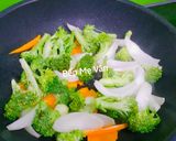 Hình bước làm 4 của món Thịt bò xào súp lơ xanh