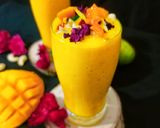 A picture of step 5 of Mango Kaju Milkshake.