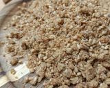 Une image de l'étape 4 de 🌿 Crumble salé au sésame.