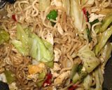 Foto langkah ke 5 dari resep Mie goreng ala ala.