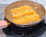 Foto langkah ke 6 dari resep Roti Goreng Sosis Mayo.