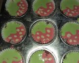 Foto langkah ke 5 dari resep Bolkus mini strawberry #RabuBaru #BikinRamadanBerkesan.
