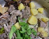 A picture of step 3 of Yakhni Mutton Pulao.