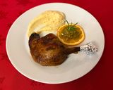 Diólikörben pácolt kacsacomb, paszternákpürével zöldparadicsom-csatnival recept fázis 4 fotója