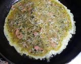 Foto del paso 8 de la receta Tortilla de atún con pasta de cilantro, jengibre, ajo y queso
