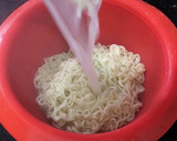இரண்டே நிமிடத்தில் காரசாரமான மேகி...! (Spicy Maggi Just in 2 Minutes recipe in tamil) ரெசிபி ஸ்டேப் 2 புகைப்படம்
