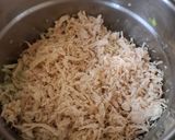 Foto del paso 3 de la receta: Pollo deshebrado con papas en salsa roja
