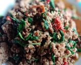 รูปขั้นตอนการทำที่ 4 ของ กะเพราหมูสับไข่ดาว แคร์หมูชวนหิว ติดตามได้ที่ยูทูป แคร์จันตนา 🤍