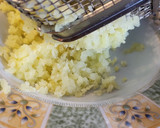 Foto del paso 1 de la receta: Tortitas de patata con queso y especias