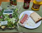 Foto del paso 1 de la receta: 82. Ensalada templada de frankfurt y pan tostado