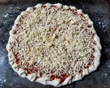 Une image de l'étape 12 de Pizza au fromage 🍕.