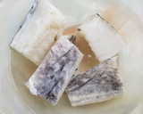 Foto del paso 1 de la receta: Guiso de albóndigas de bacalao
