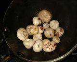 भुनी मैबा (bhuni mawa recipe in Hindi) रेसिपी चरण 4 फोटो