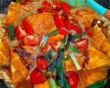 Foto langkah ke 4 dari resep Tongseng Telur Dadar.