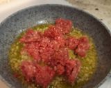 Foto del paso 2 de la receta: Pimientos del piquillo rellenos de carne en salsa de pimientos