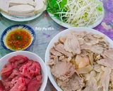 Hình bước làm 3 của món Bún Bò Huế (Bò tái,nạm bò có da và chả lụa)