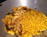 A picture of step 3 of Corn flakes bhel.