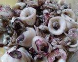 Foto langkah ke 1 dari resep Oseng Cumi Mercon.