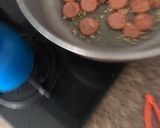 Foto del paso 4 de la receta: Arroz de chicharrón con salchicha