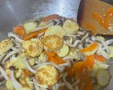 Foto langkah ke 4 dari resep Tumis Tahu Jepang, Jamur Shimeji, Wortel, Putren.