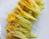 Foto del passaggio 3 della ricetta Risotto ai fiori di zucca