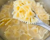 A picture of step 1 of White Sauce Pasta.