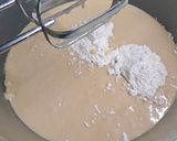 Foto del paso 2 de la receta: Budín de yogur, peras y pasas súper húmedo