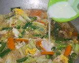 Foto langkah ke 6 dari resep 🍲 Bekel Sekolah 15 Menit. Capcay Kuah Sehat + Telur.