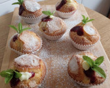 Foto del paso 15 de la receta: Magdalenas con kiwi y fresas rellenas de crema y coulis de frutos del bosque (sin gluten)