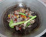 Foto langkah ke 4 dari resep Tumis Ati Ampela Kemangi Pedas.