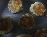 Foto del paso 3 de la receta: Tortitas de papa y atún