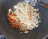 Foto langkah ke 2 dari resep Lumpia Rebung Saus Gula Manis.