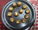 A picture of step 12 of Sattu Ladoo.