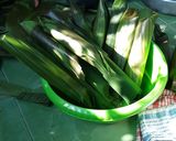 Foto langkah ke 3 dari resep Lontong daun pisang.