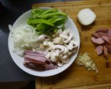A picture of step 1 of [Midnight Diner] Simple Version of Napolitan Spaghetti.
