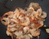 Foto langkah ke 5 dari resep Udang Tumis Mentega.