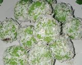 Foto langkah ke 3 dari resep Klepon ubi jalar isi coklat.