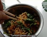 Foto langkah ke 4 dari resep Martabak mie sayur.