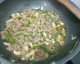 Foto langkah ke 5 dari resep Tumis Daging Iris, Paprika, Jamur.