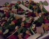 Foto del paso 4 de la receta: Ensalada de micuit, frutos rojos y mango
