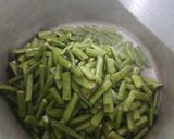 A picture of step 1 of Cluster bean sabji.