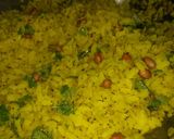 A picture of step 4 of Indori Poha.