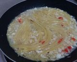 Foto langkah ke 5 dari resep One Pan Spaghetti Aglio Olio.