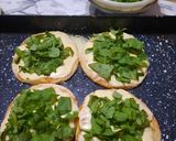 Foto del paso 3 de la receta: Pizzetas con jamón crudo y rúcula